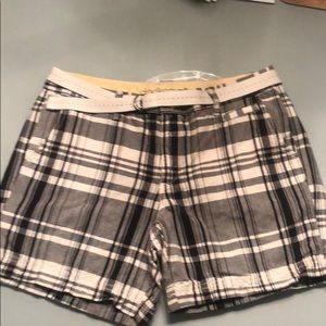 Woman’s Dockers Plaid Shorts Size 8